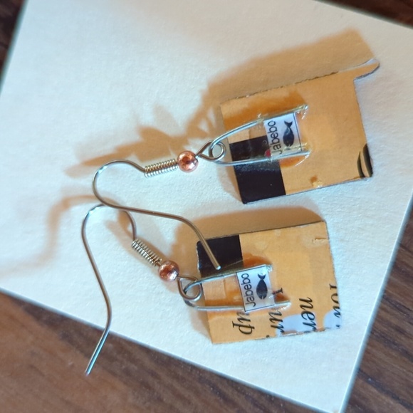 Jabebo Cat in a Window Mismatched Earrings. Like New! - Picture 3 of 4